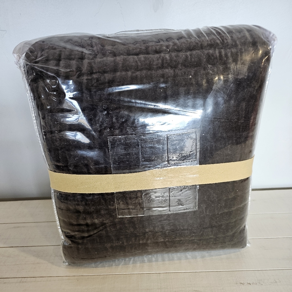 Downeast Home Velvet Cotton Quilt - King
